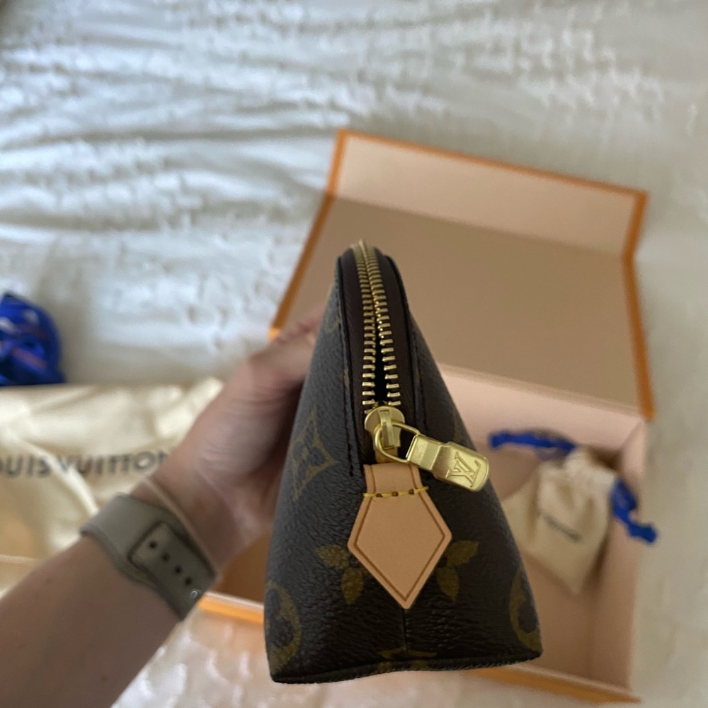 Louis Vuitton Cosmetic Pouch - new never been used - Picture 2 of 4